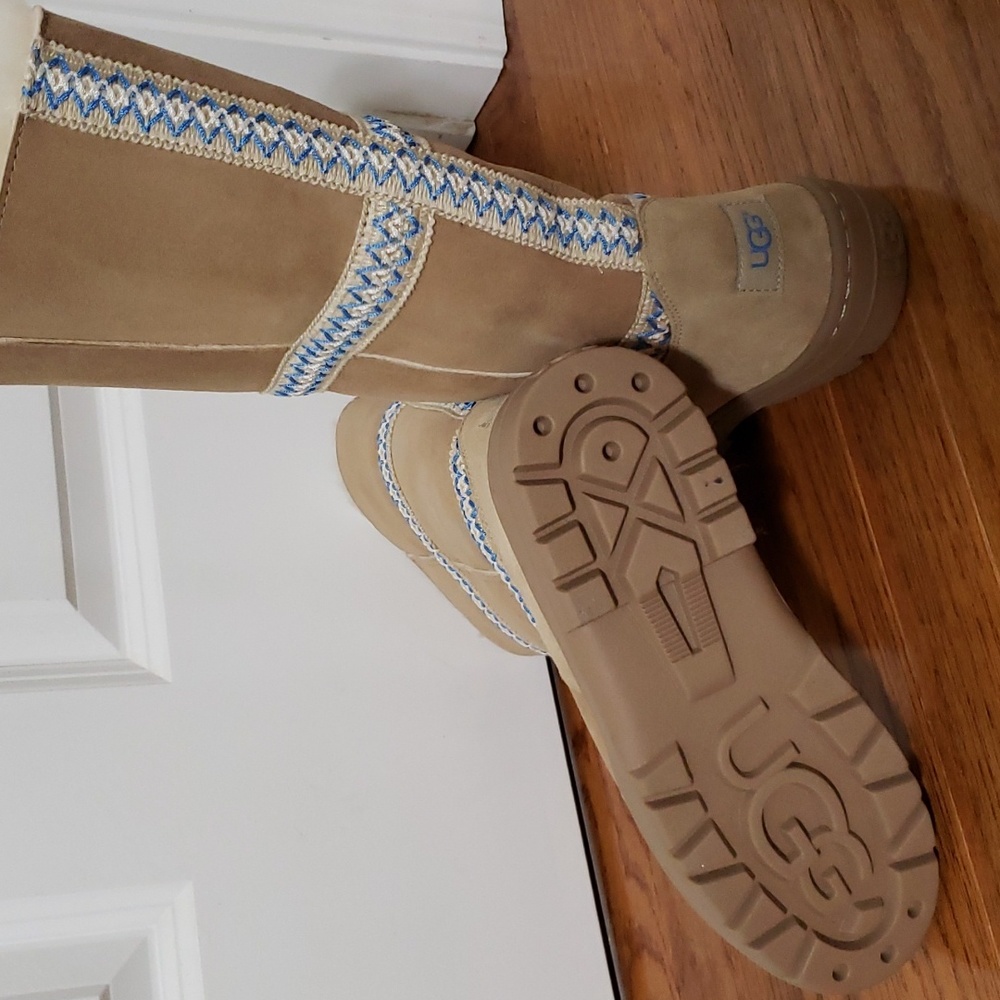 Boots - Picture 3 of 4